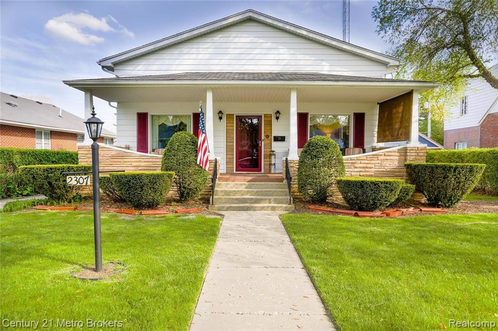 2307 Radcliffe Ave, Flint, MI 48503 - photo 1