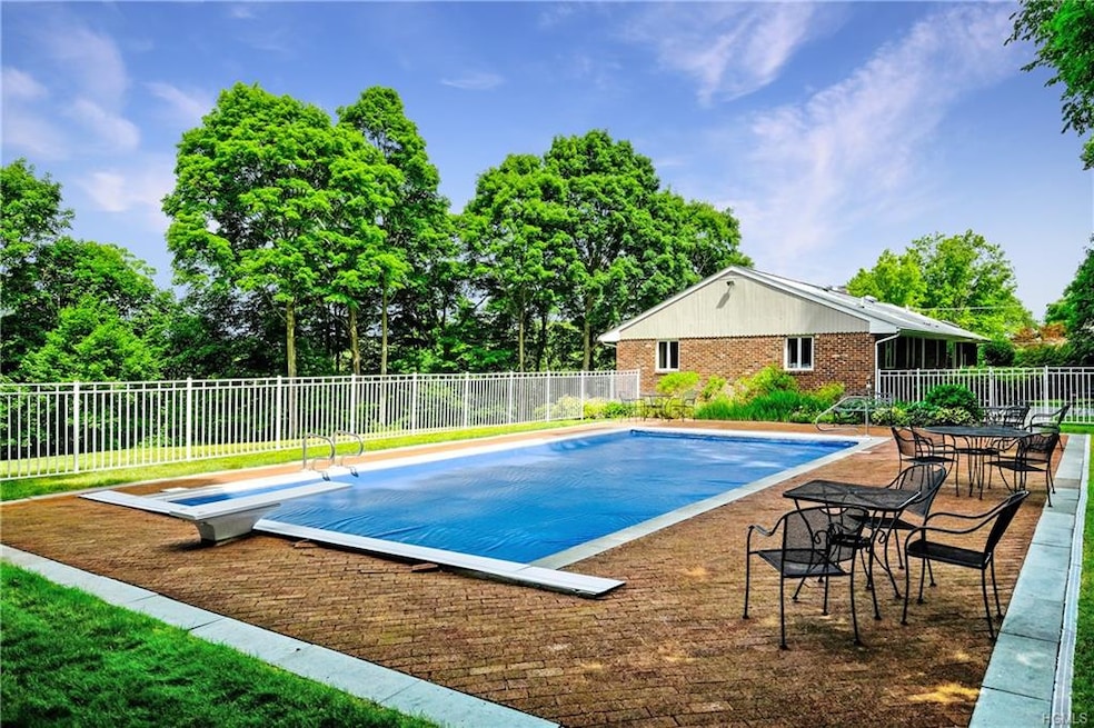 105 Loder Rd, Yorktown Heights, NY 10598 - photo 1