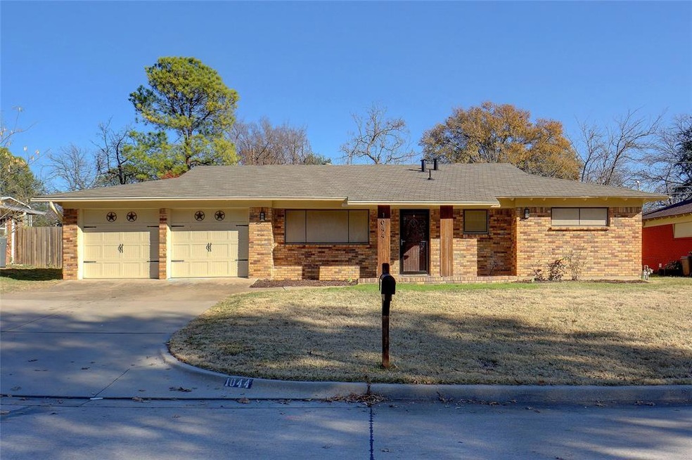 1044 Mary Dr, Hurst, TX 76053 - photo 1