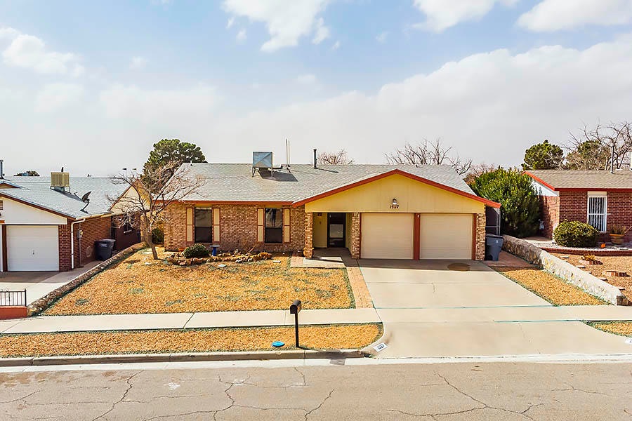1527 Charles Owens Dr, El Paso, TX 79936 - photo 1