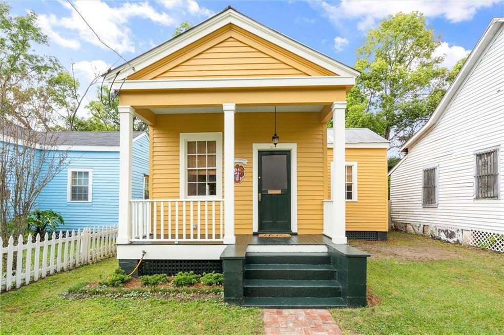 Excellent Shotgun House in popular Oakleigh Histor