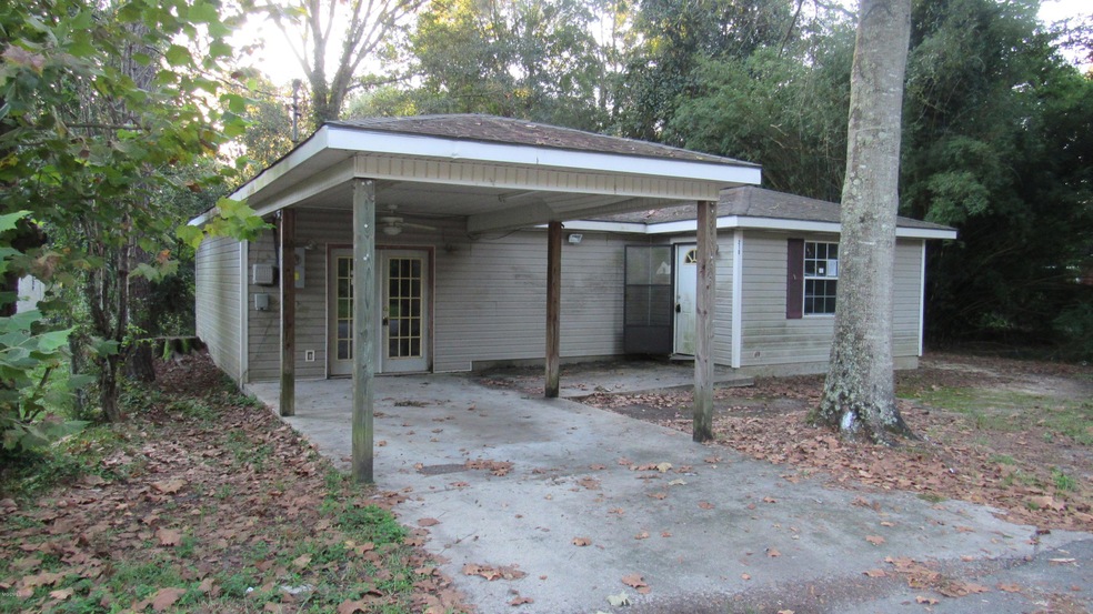 FRONT OF HOUSE