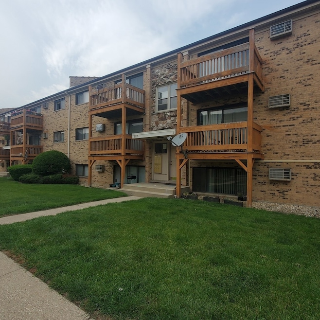 5117 N East River Rd unit 1A, Chicago, IL 60656 - photo 1