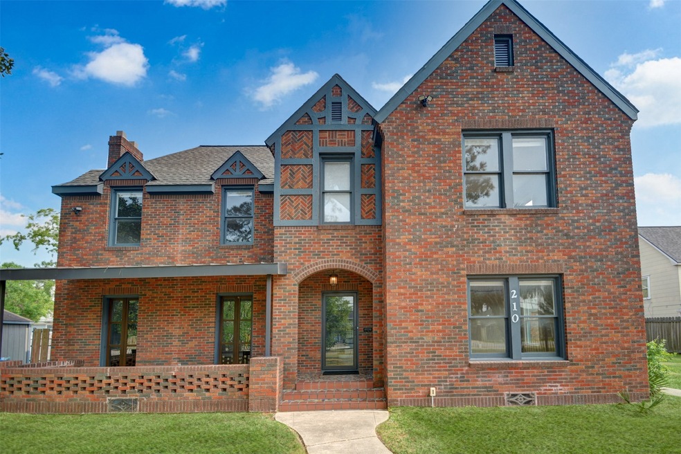 210 Coronado St, Houston, TX 77009 - photo 1