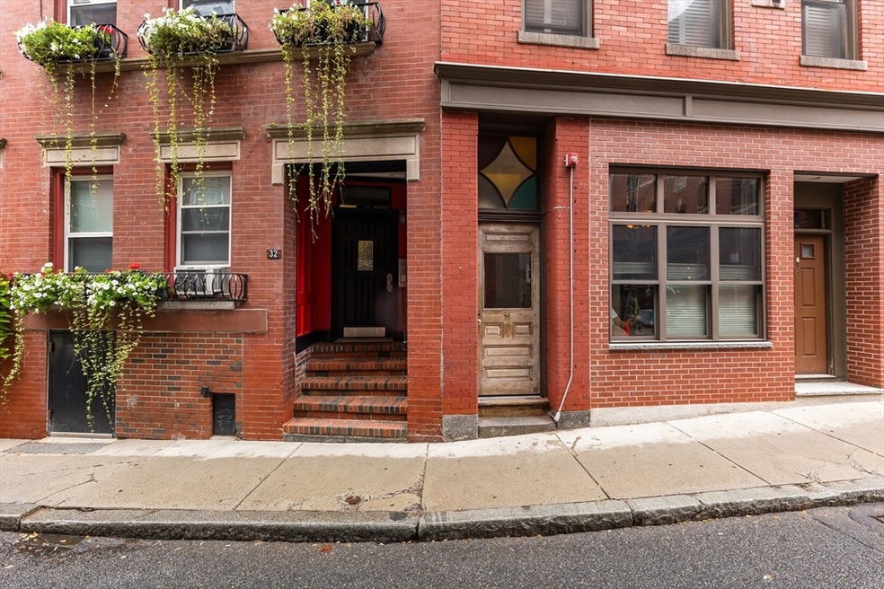 34 Charter St unit 5B, Boston, MA 02113 - photo 1