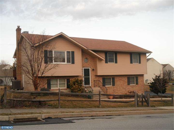 4540 Cairo Dr, Whitehall, PA 18052 - photo 1