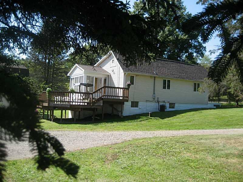 Cozy and well kept home that is absolutely move in