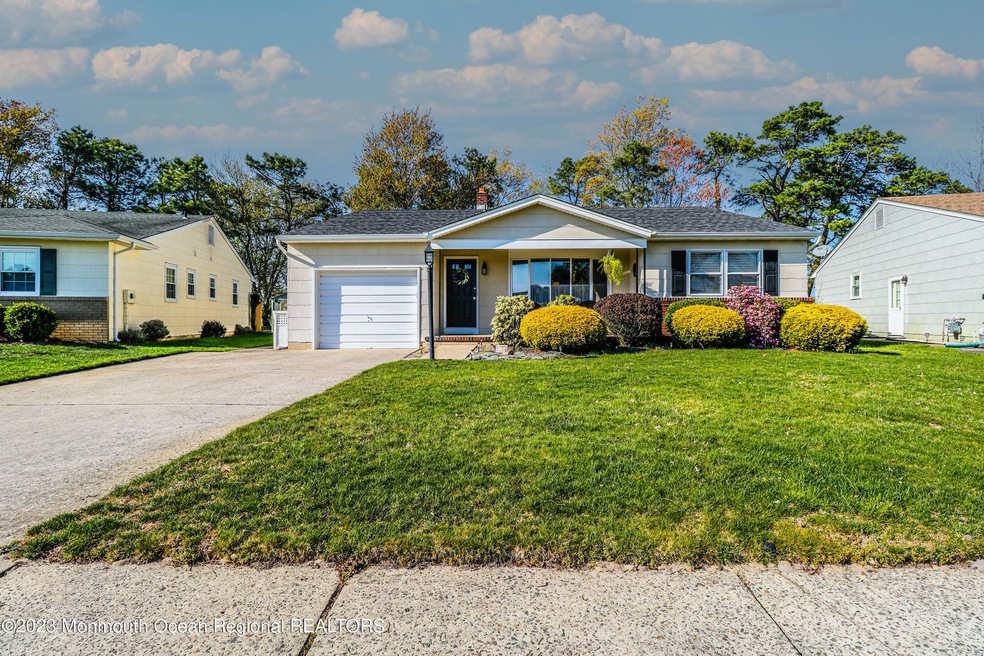 128 Castleton Dr, Toms River, NJ 08757 - photo 1