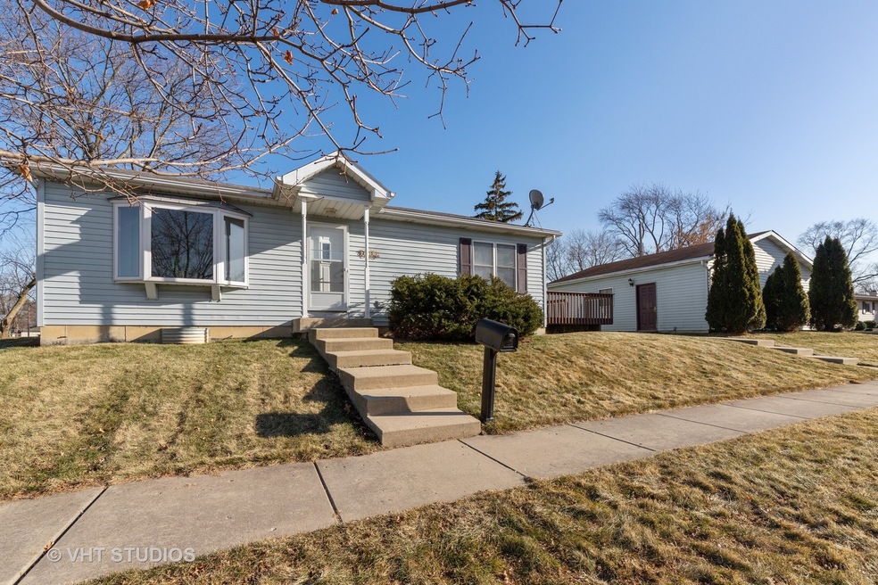 2711 21st St, Zion, IL 60099 - photo 1