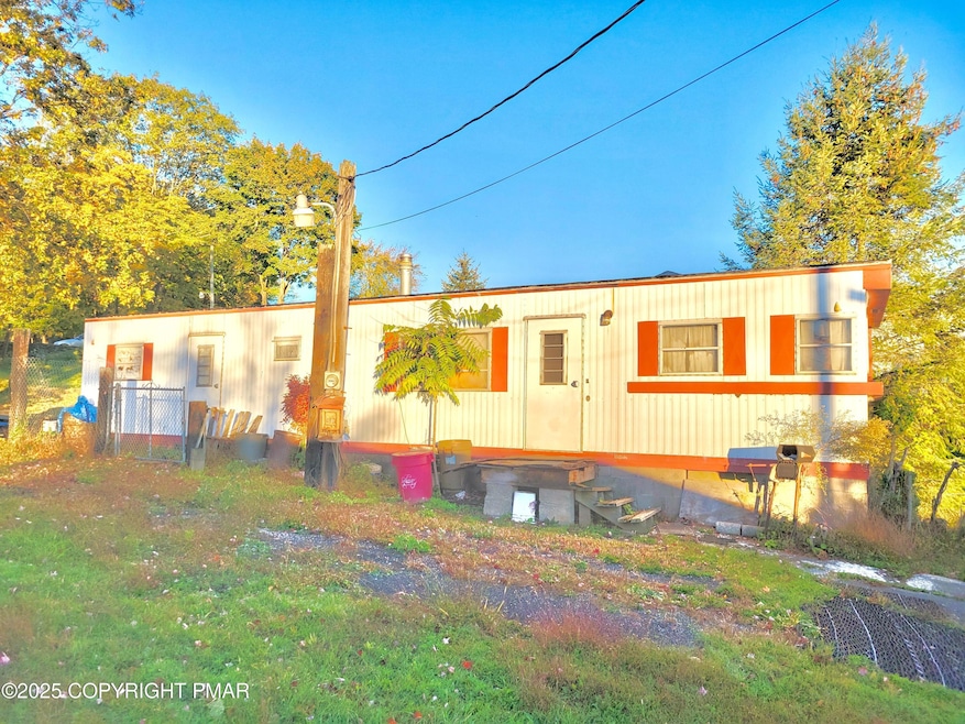 602 Shawnee St, Roseto, PA 18013 - photo 1