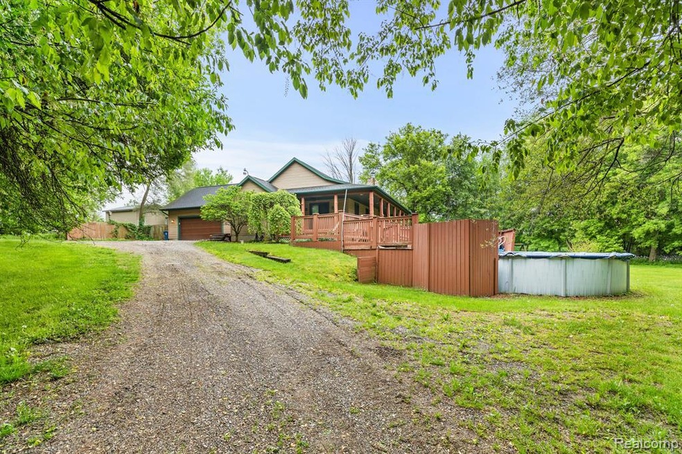 9467 Beecher Rd, Flushing, MI 48433 - photo 1