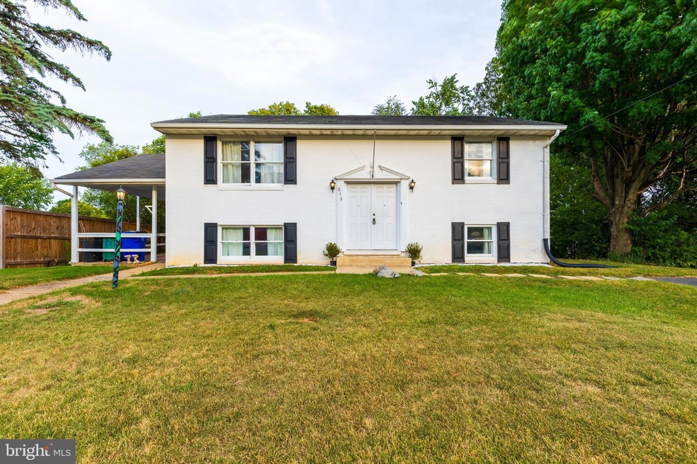 212 Wakefield Rd, Hagerstown, MD 21740 - photo 1