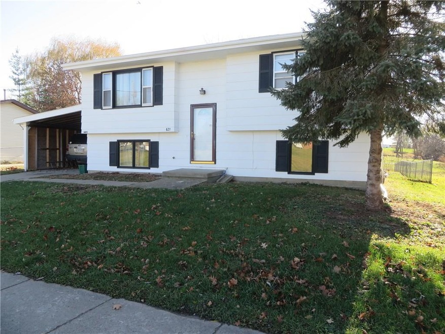 621 S 8th Ave E, Newton, IA 50208 - photo 1