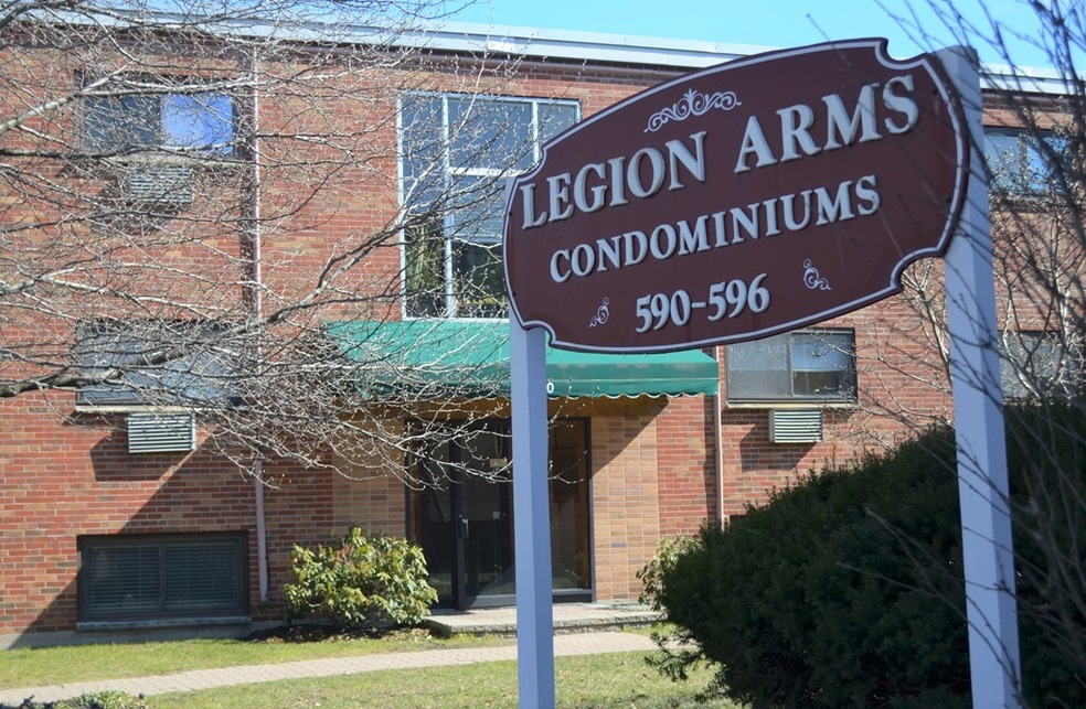 592 American Legion Hwy unit 12, Roslindale, MA 02131 - photo 1