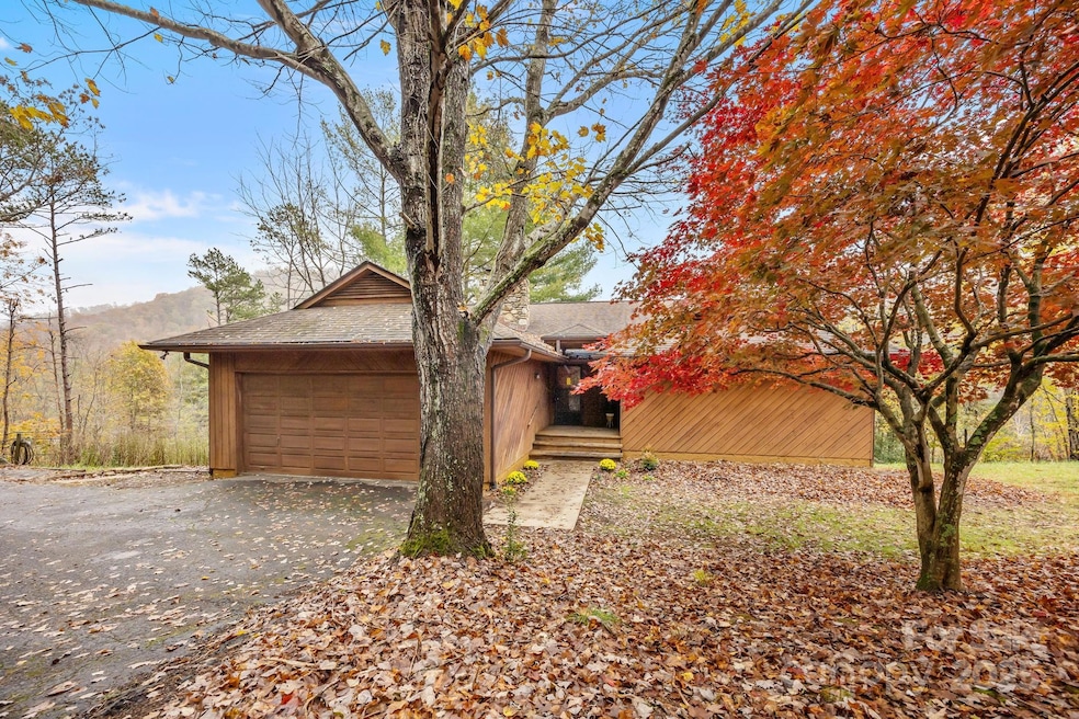 Under Contract $525,000