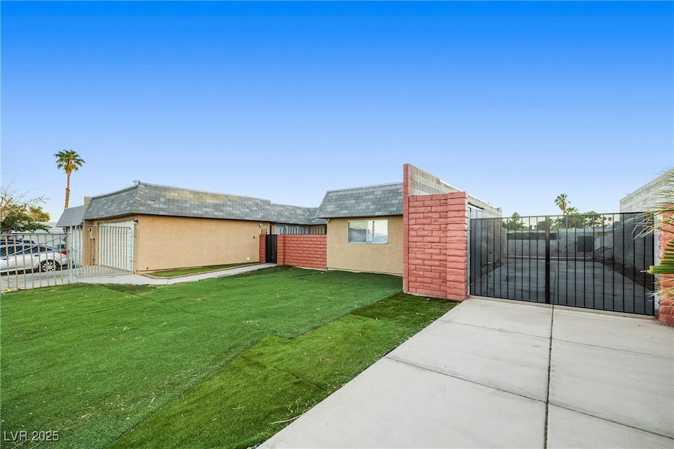 View of yard featuring a gate