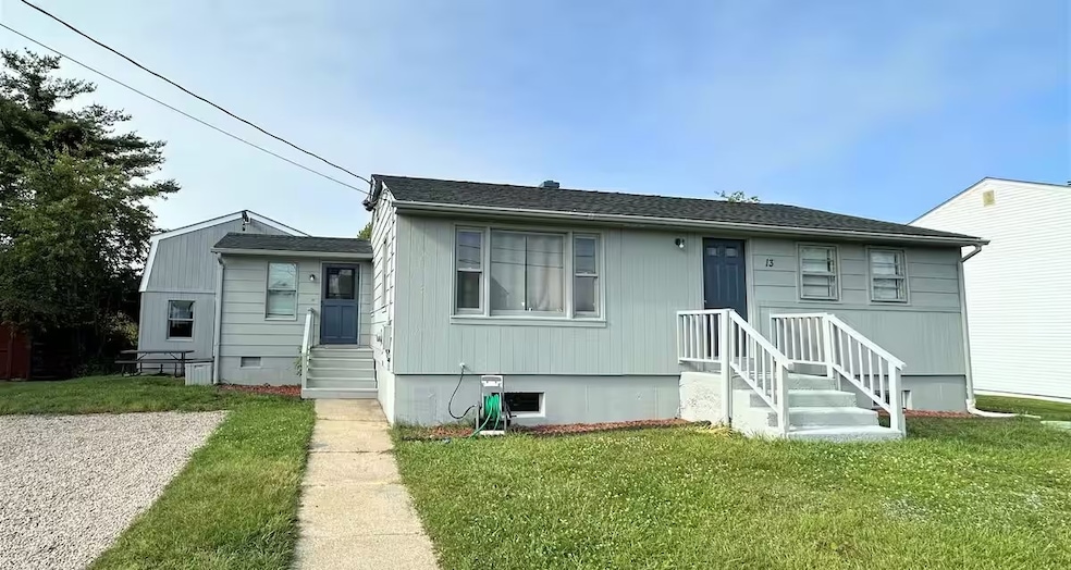 13 Ocean View Dr, Narragansett, RI 02882 - photo 1