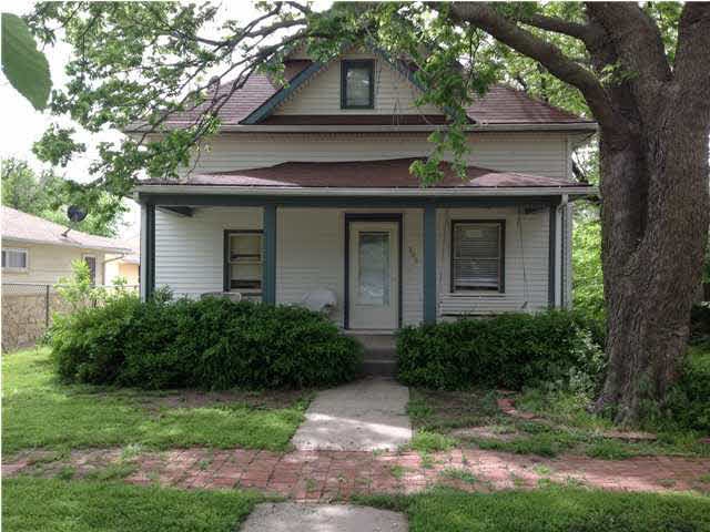 Cute 3 Bedroom, 2 Bath Bungalow