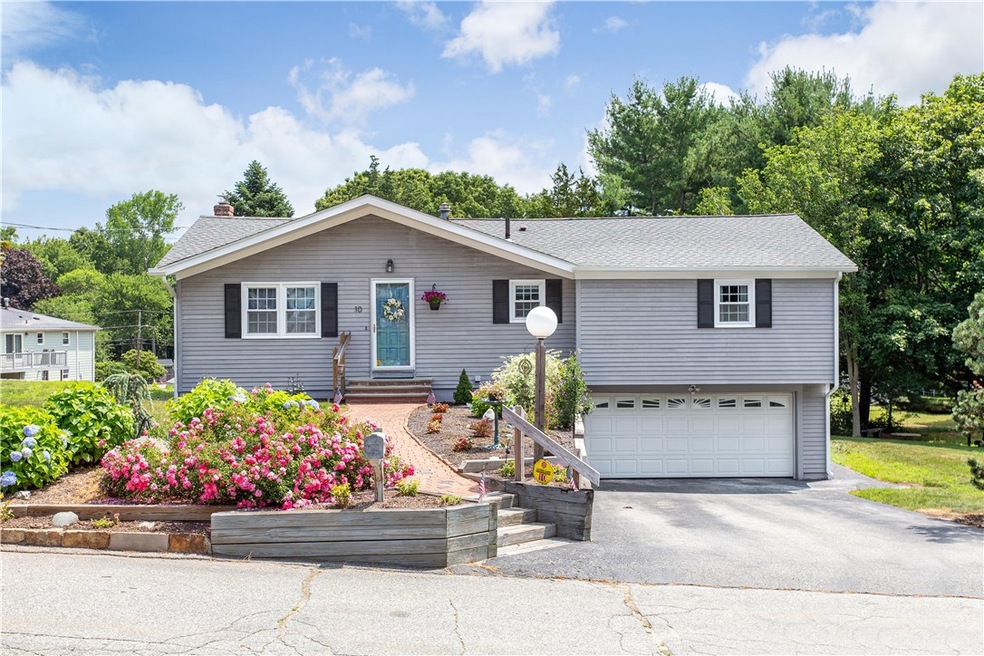 10 Hemlock Dr, West Warwick, RI 02893 - photo 1