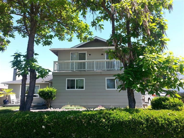 5090 Rock Way, Central Point, OR 97502 - photo 1