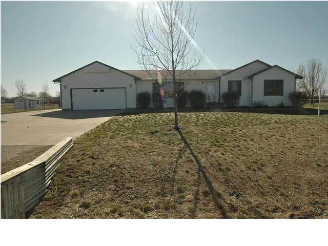 Fantastic property located in the city with a coun