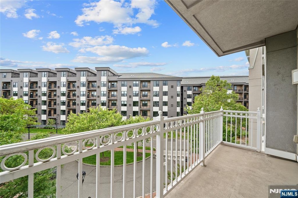 4 Constellation Place unit 308, Jersey City, NJ 07305 - photo 1