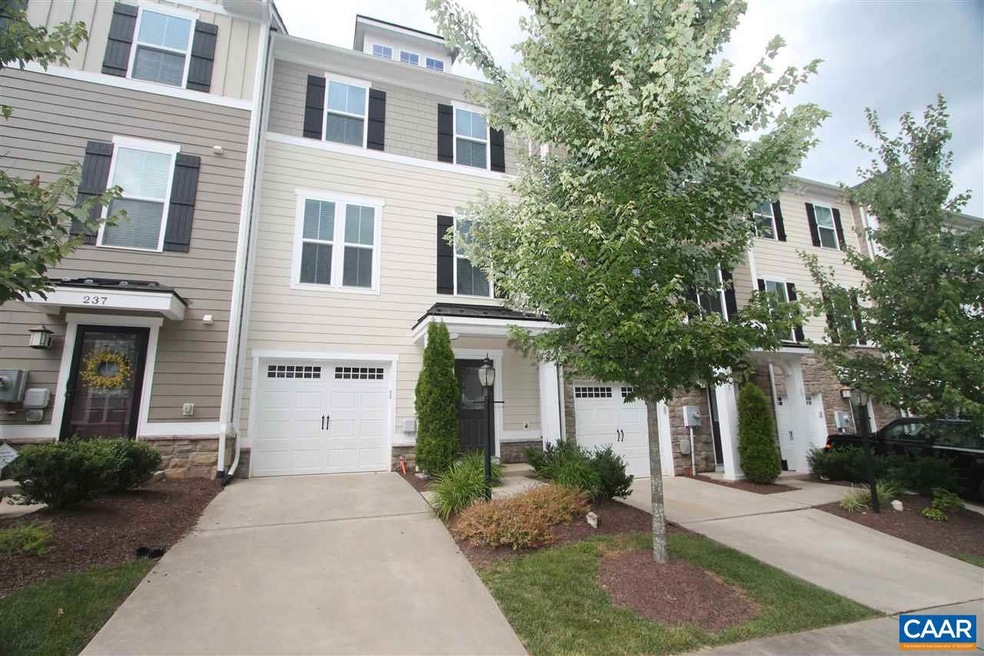 Very nice 3-story townhome with single garage in c