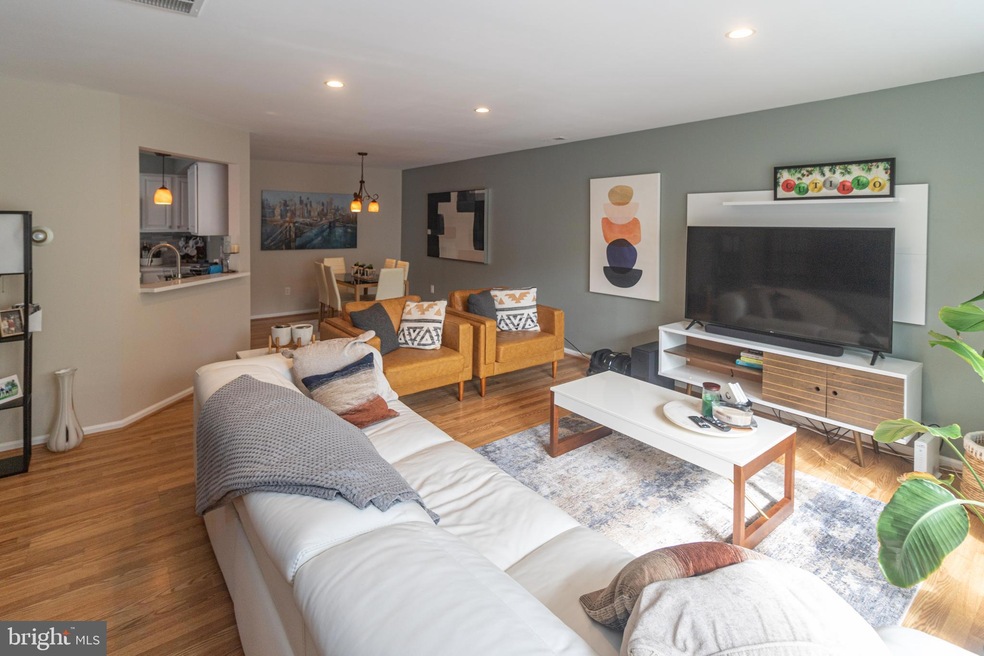 705 Oliphant Ln, Mount Laurel, NJ 08054 - photo 1