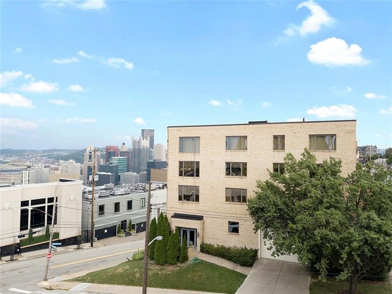 1105 Grandview Entry