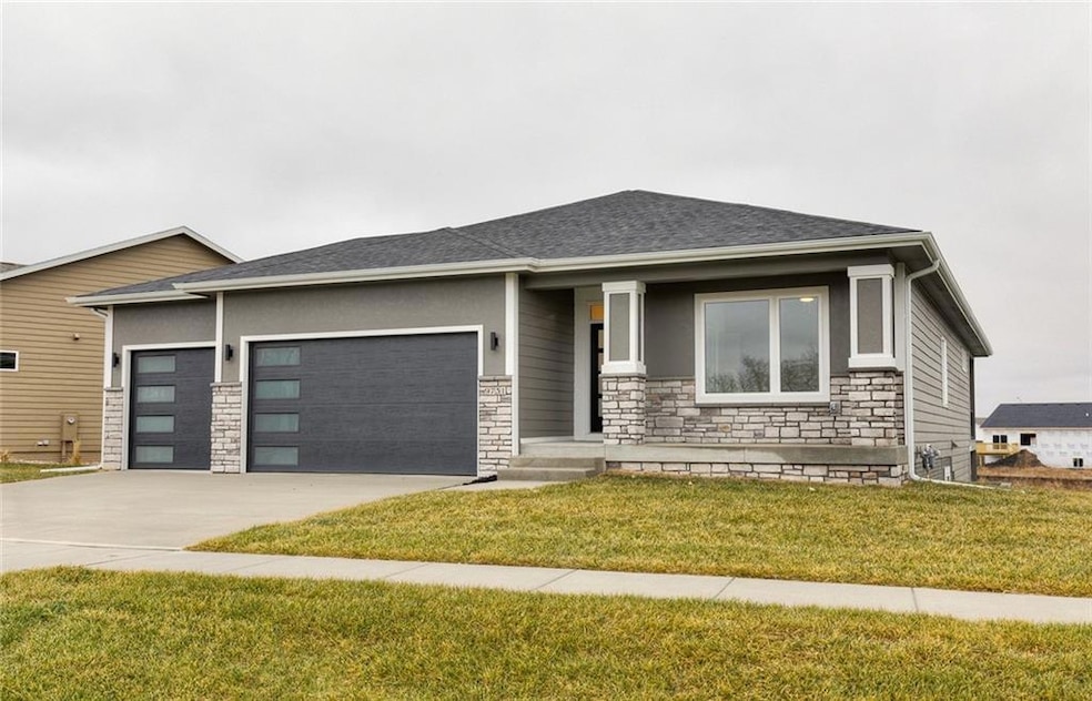 9731 Watermeadow Cir, Johnston, IA 50131 - photo 1