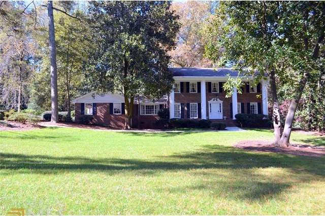 Classic Southern Colonial home in Smoke Rise has t