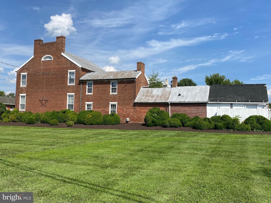 19964 Fisher Ave, Poolesville, MD 20837 - photo 1