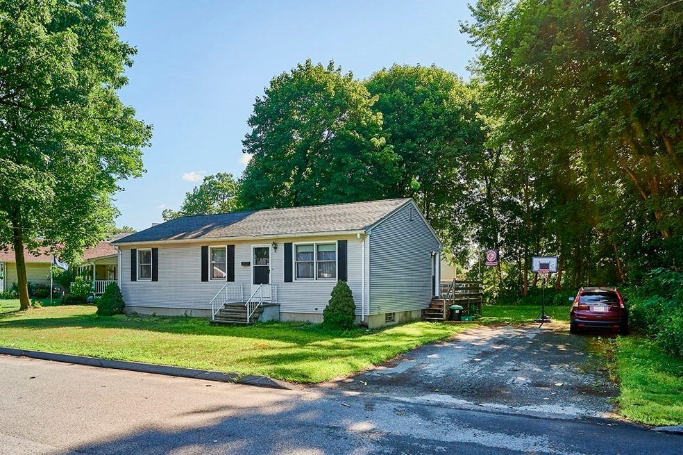 30 Dale St, Holyoke, MA 01040 - photo 1