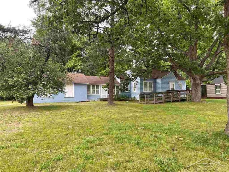4622 Isabella St, Midland, MI 48640 - photo 1