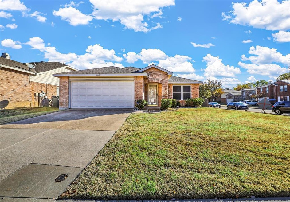 8609 Clear River Ln, Denton, TX 76210 - photo 1