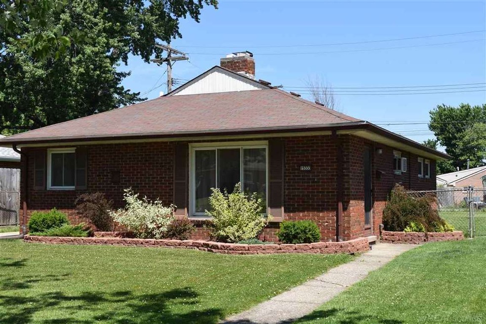 15333 Hill Ct, Roseville, MI 48066 - photo 1