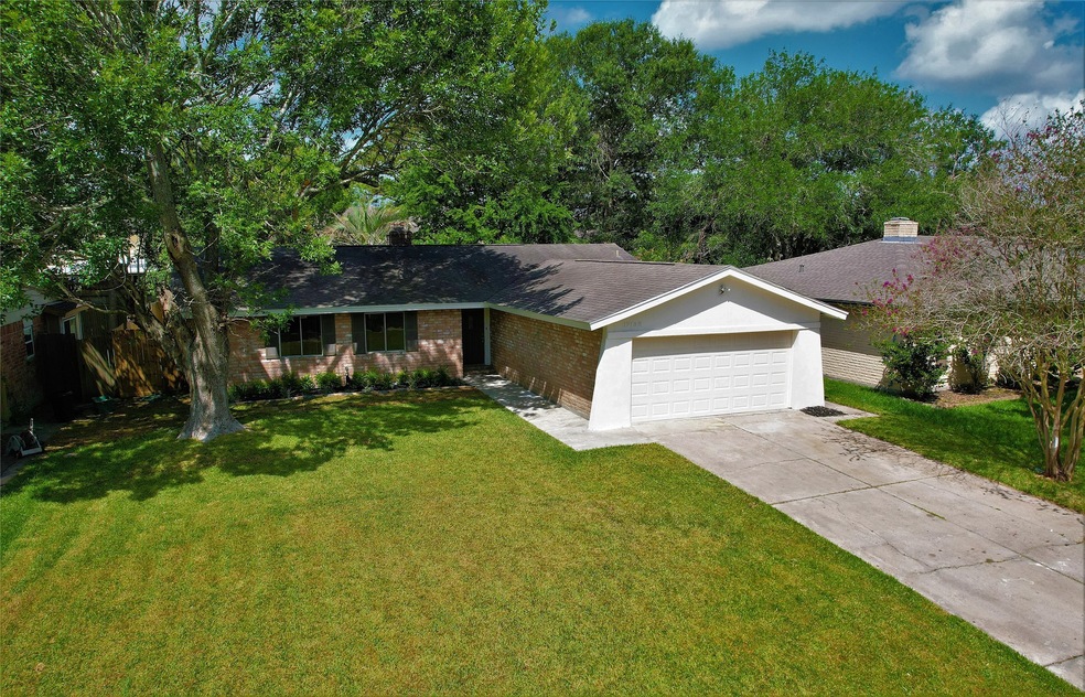 17138 Barcelona Dr, Friendswood, TX 77546 - photo 1