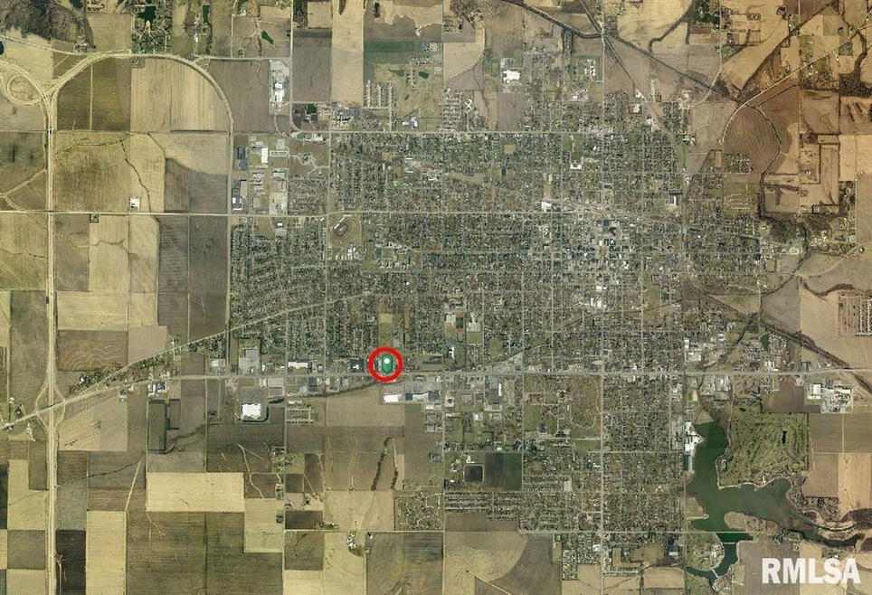 1689 W Morton Ave, Jacksonville, IL 62650 - photo 1