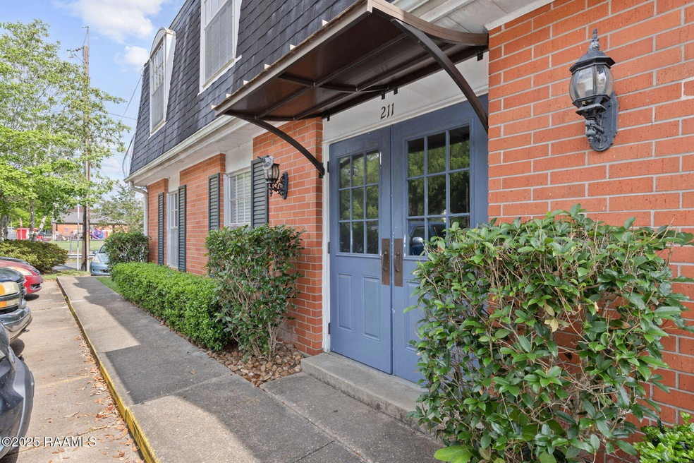 211 Versailles Blvd unit 5, Lafayette, LA 70501 - photo 1