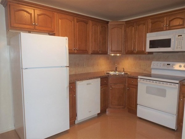 457 Washington St unit 4, Weymouth, MA 02188 - photo 1