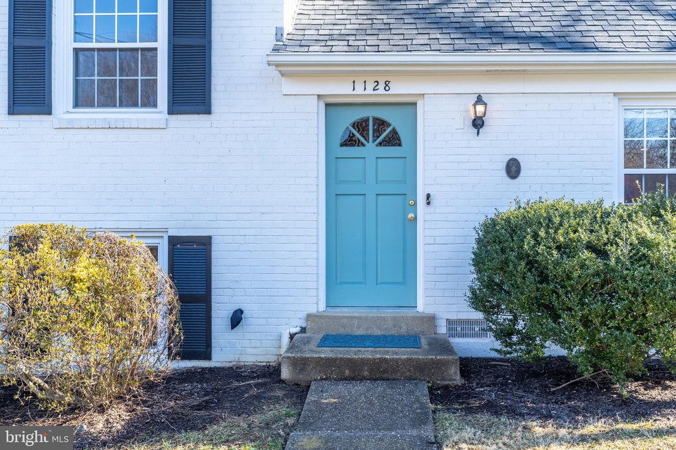 1128 Priscilla Ln, Alexandria, VA 22308 - photo 1