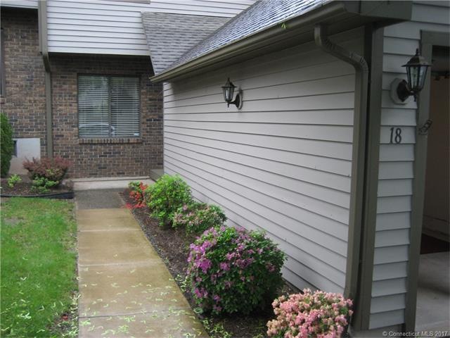 18 Fox Run Ct, Newington, CT 06111 - photo 1