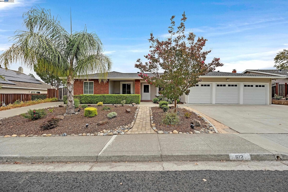 Sold $1,649,000 • Co-Listing Agent