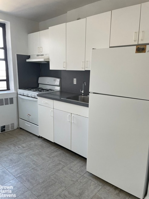 2929 Bainbridge Ave unit 6 B, New York City, NY 10458 - photo 1