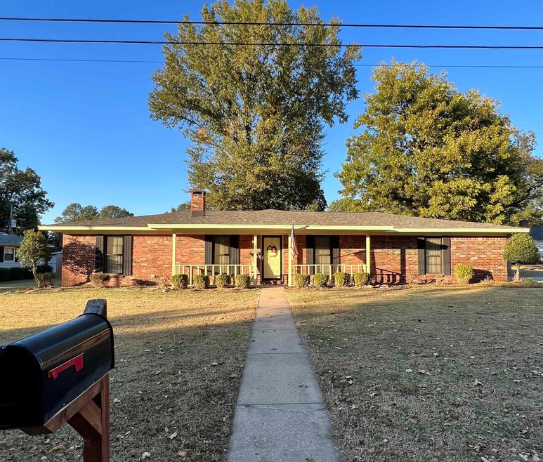 602 W 11th St, Stuttgart, AR 72160 - photo 1