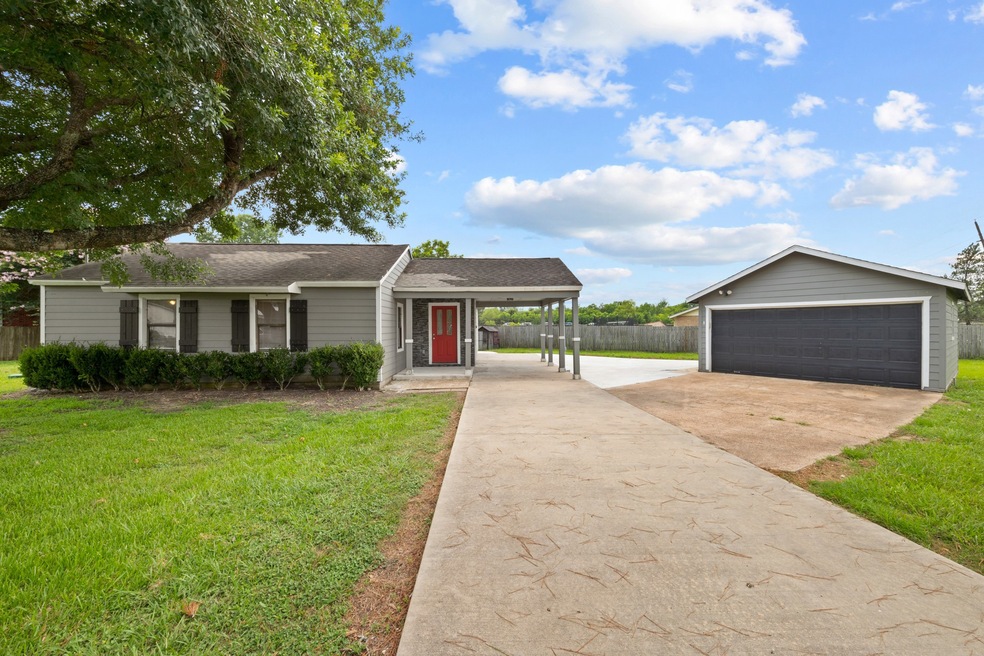 3502 Statesman Dr, Alvin, TX 77511 - photo 1