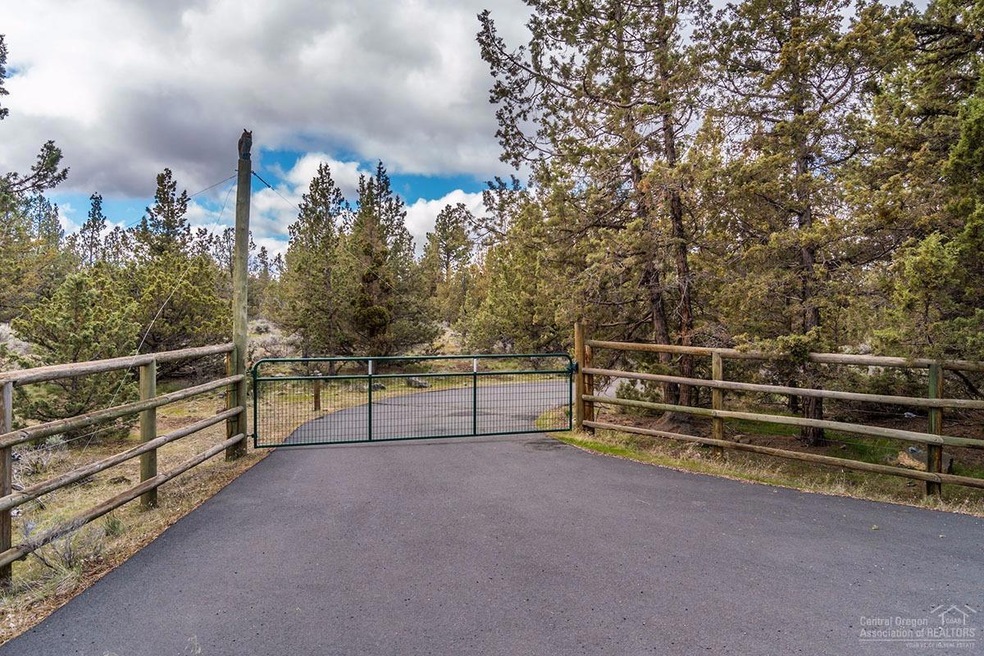 19725 Connarn Rd, Bend, OR 97701 - photo 1