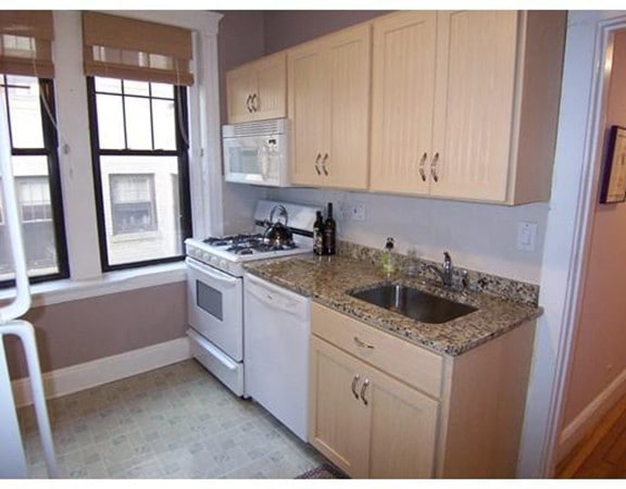 35 Mount Hood Rd unit 1, Brighton, MA 02135 - photo 1