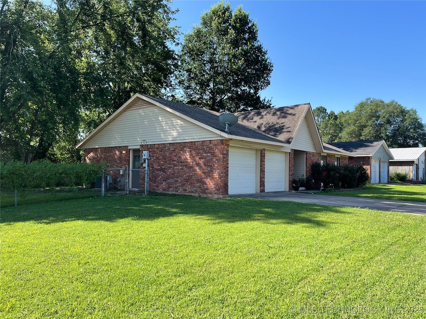 628 Queens Rd, Muskogee, OK 74403 - photo 1