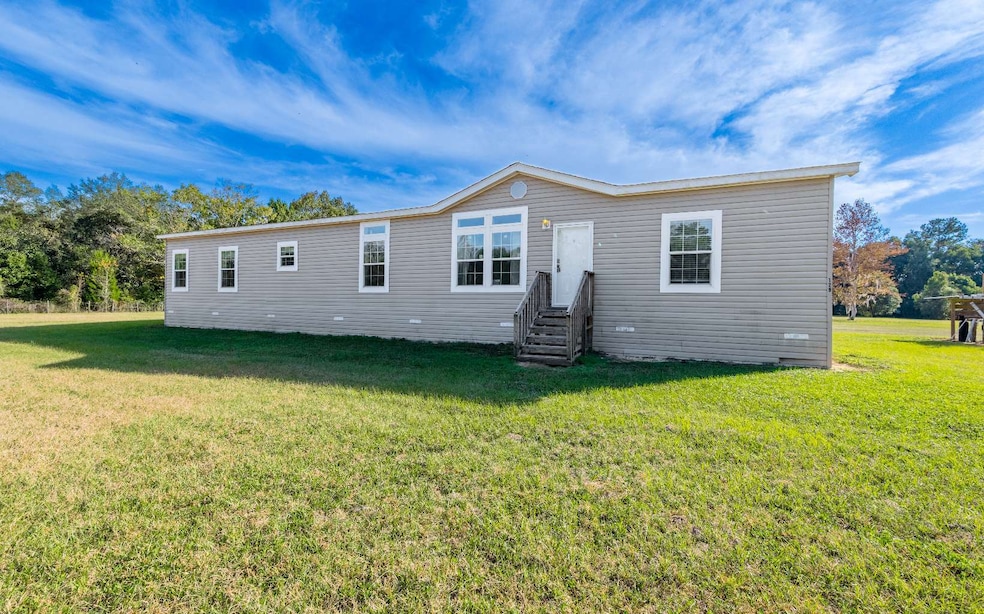 129 Perry Rd, Hawthorne, FL 32640 - photo 1